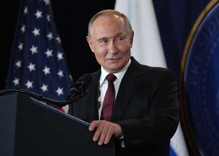 The 12 minutes of the Trump-Putin summit that shook the world