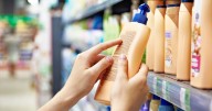 Ordenan suspender el shampoo más popular de todos los supermercados por ser ilegal y peligroso para la salud