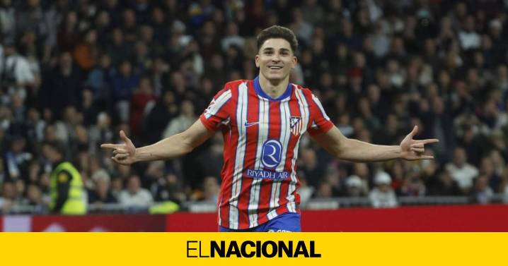 Deco prepara el presupuesto para vestir a Julián Álvarez de azulgrana