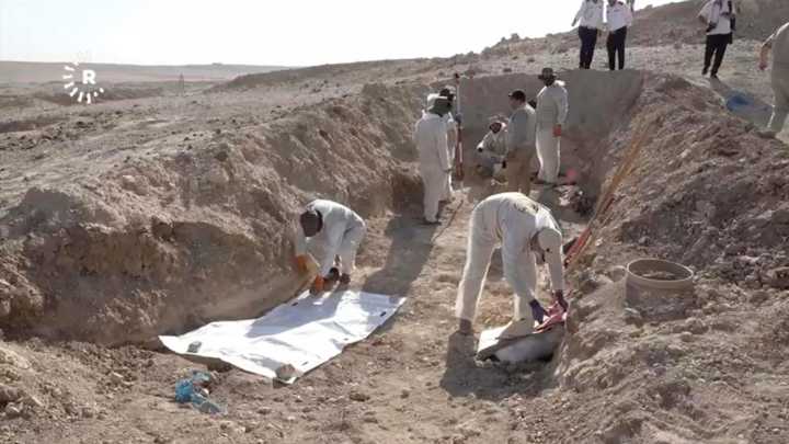 Irak comienza a excavar una enorme fosa común con miles de víctimas del Estado Islámico
