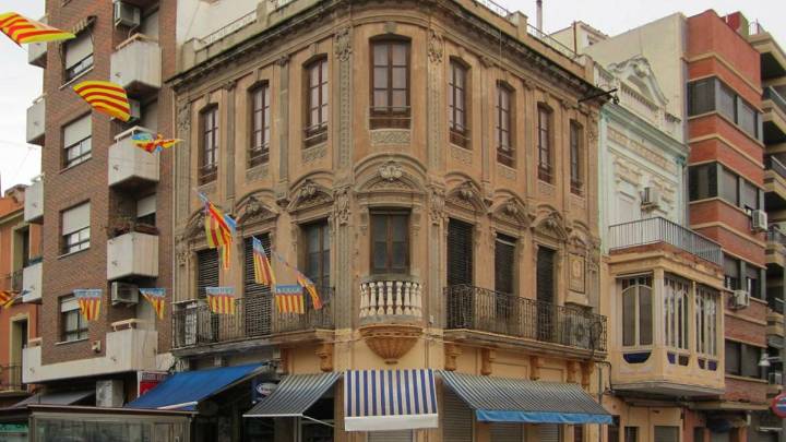 Una influencer compra el palacete más emblemático del centro de Torrent
