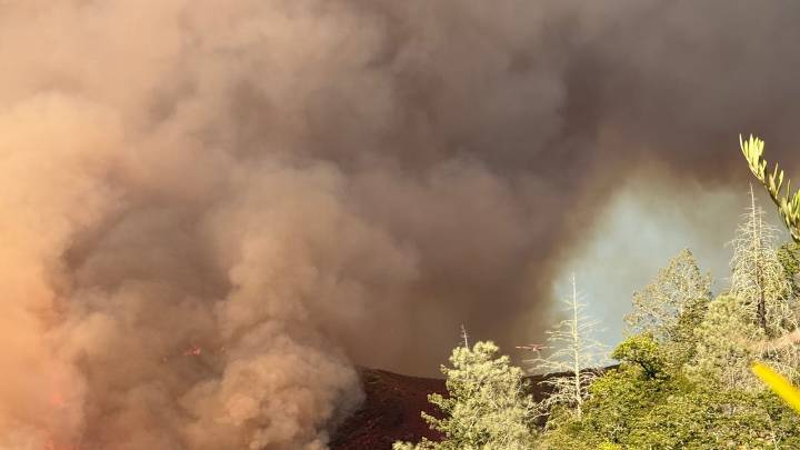 Pickett Fire grows to nearly 6,000 acres, encroaching on Napa County vineyards