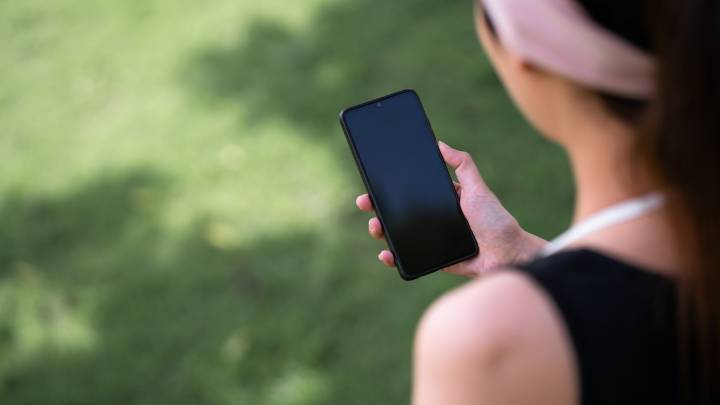You're accidentally killing phone signal by holding mobile wrong & ignoring clever settings tweak, experts warn