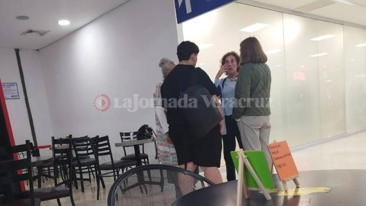 Beatriz Gutiérrez Müller viaja bajo perfil desde Minatitlán