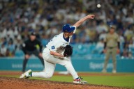 Betts' sacrifice fly and Hernández's homer lift Dodgers over Padres for tie in NL West