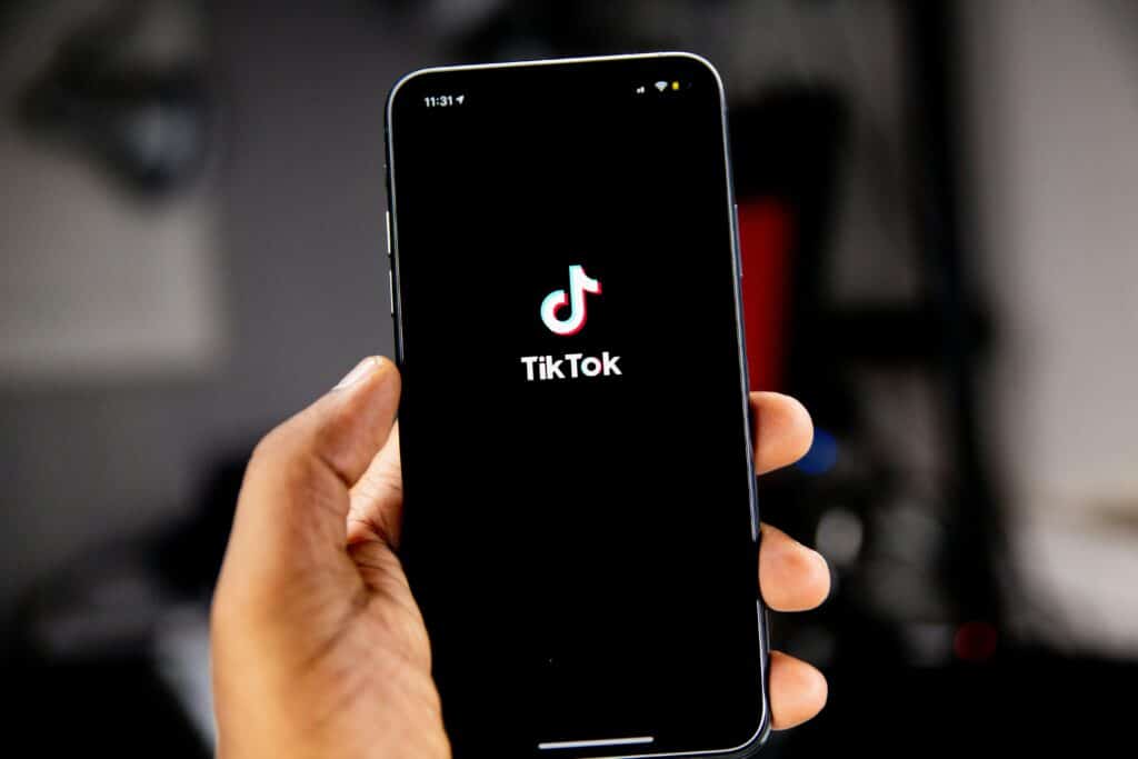 The Food Safety Risk of TikTok and Viral Food Hacks: Youth Influence and Misinformation