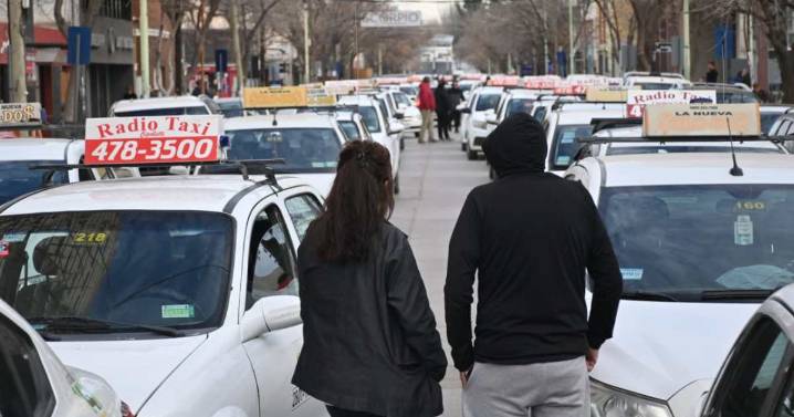 Protesta de taxistas en Cipolletti: piden al municipio frenar el uso ilegal de Uber