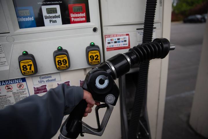Oregon drivers miss out as U.S. gas prices fall to lowest level of past 4 years
