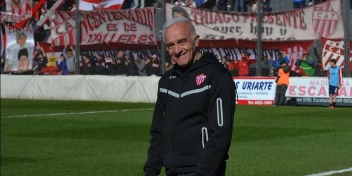 Lleva 40 años dirigiendo y pasó por Europa: el famoso DT argentino que trabajará en Bangladesh