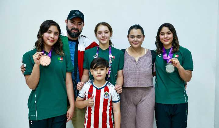 “Se sufre mucho”: La familia de Lía, Mía y Suri Cueva vive intensamente las competencias