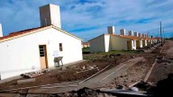 El Gobierno eliminó programas de viviendas y los traspasó a provincias y municipios