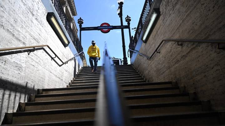 Dos hombres apuñalados en menos de 24 horas en la estación de Oxford Circus