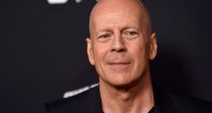 Bruce Willis es llevado a casa de cuidados especiales debido al avance de su enfermedad Su esposa tomó la decisión de trasladar a Bruce Willis a una casa donde será atendido las 24 horas, debido a la 