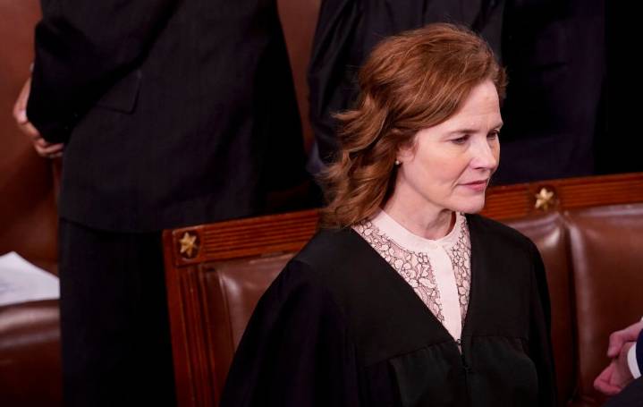 Deeply divided Supreme Court lets NIH grant terminations continue