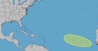 Onda tropical emerge de la costa occidental de África