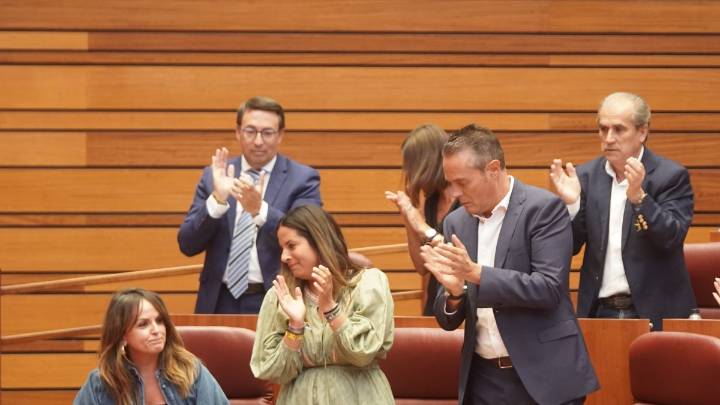 La oposición afea a Mañueco la gestión de los incendios