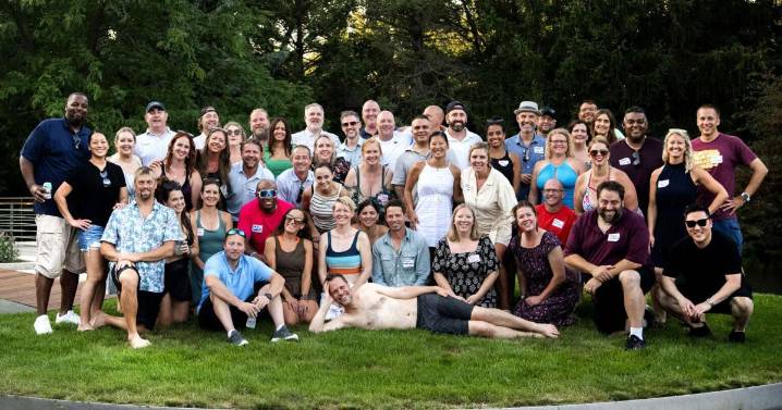 Lincoln Southeast's Class of 2000 scores ultimate reunion at Michael Jordan's old house