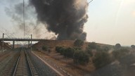 Un incendio en una fábrica en Toledo obliga a suspender la circulación de trenes entre Madrid y Andalucía