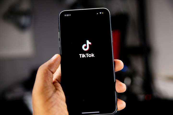 TikTok Adds Voice Notes, Photo and Video Sharing Feature to DMs