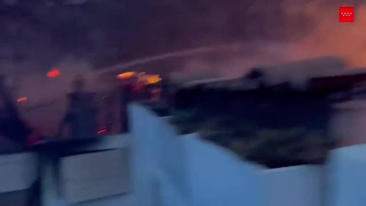 Perimetrado el incendio de Tres Cantos (Madrid), que deja un fallecido y cientos de evacuados
