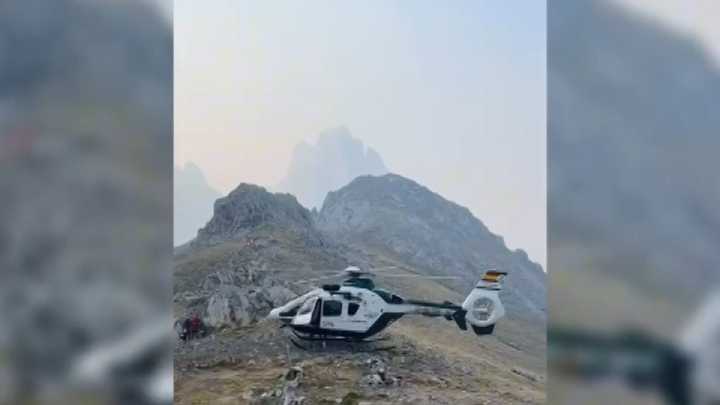 Evacúan a 120 montañeros confinados por los fuegos en el refugio de Collado Jermoso