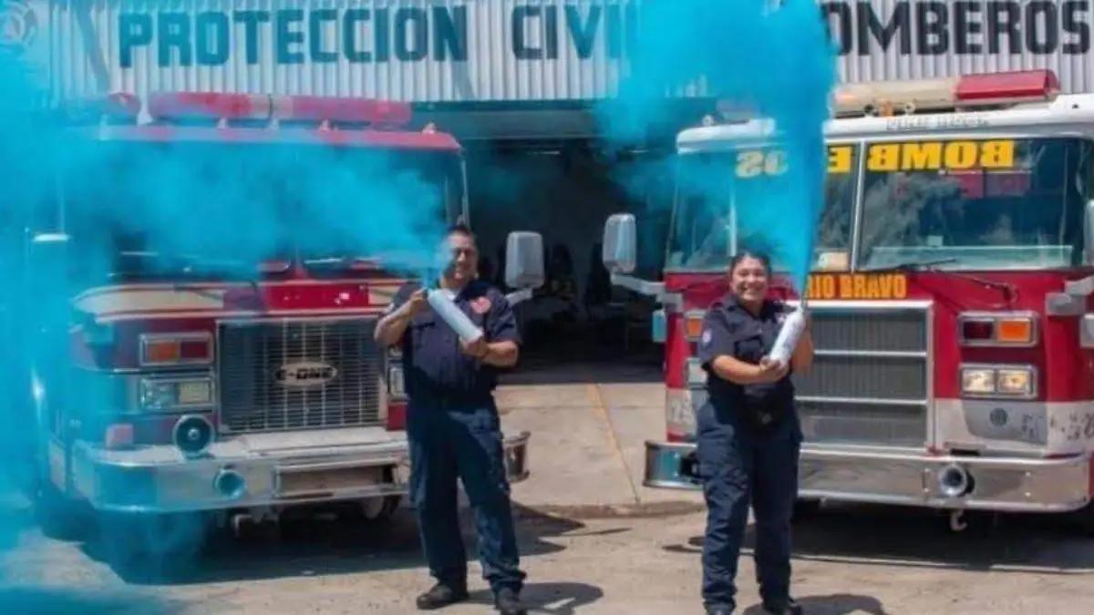 “Bomberito en camino”: en cuartel de Tamaulipas anuncian con humo azul la llegada de su bebé