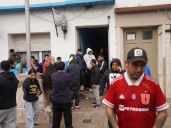 Tensión en Avellaneda tras la liberación de los hinchas chilenos: agredieron un móvil de TV y hubo temor en el colegio de Independiente
