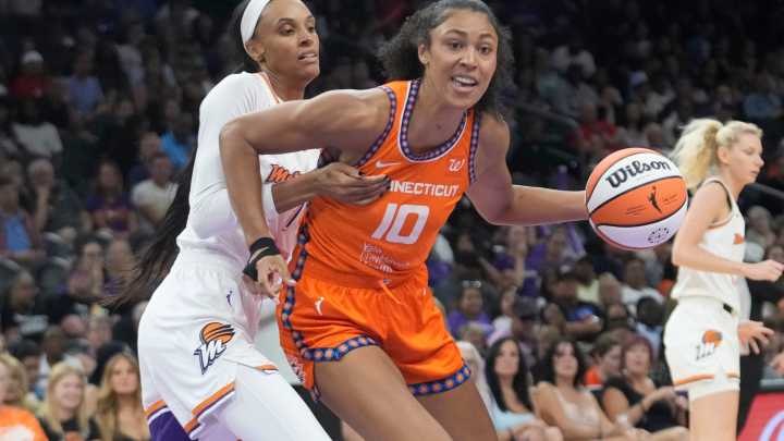Man arrested after sex toy thrown at Phoenix Mercury game