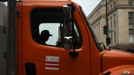 La Administración Trump detiene la emisión de visas de trabajo para conductores de camiones comerciales