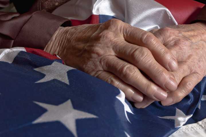 "Los veteranos merecen algo mejor que los recortes a Medicaid"