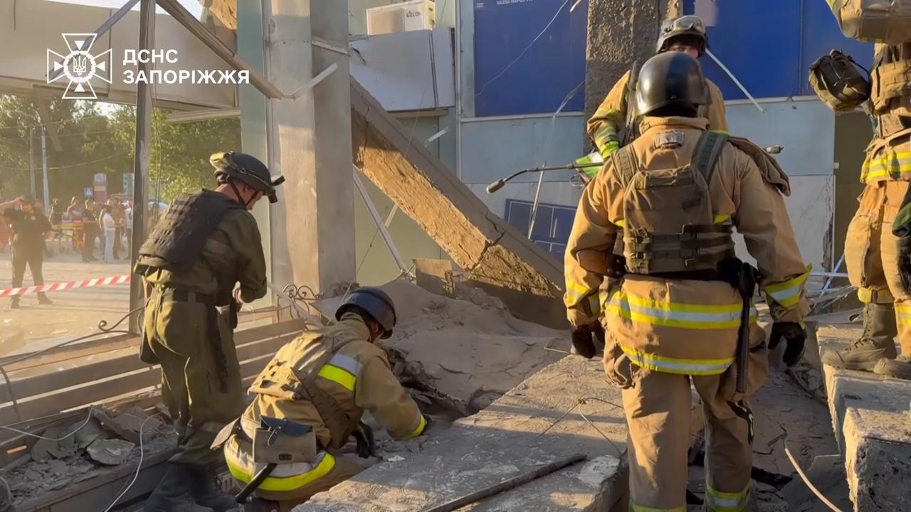 Russian strike on Zaporizhzhia destroys buildings, injures 12