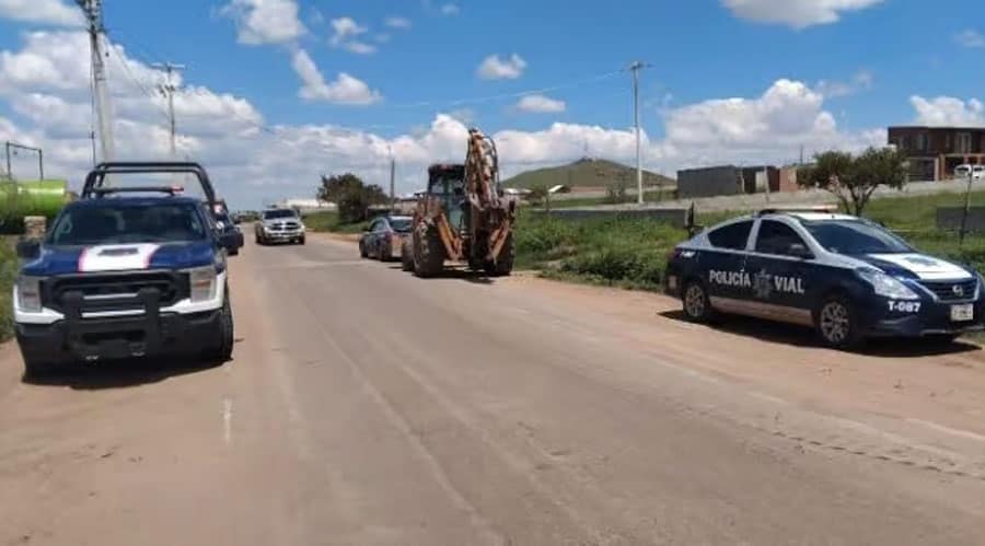 Retroexcavadora “le pega” a cámara Centinela