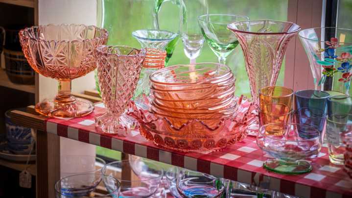 7 Types Of Vintage Glassware To Look For At The Thrift Store If You Love The Color Pink