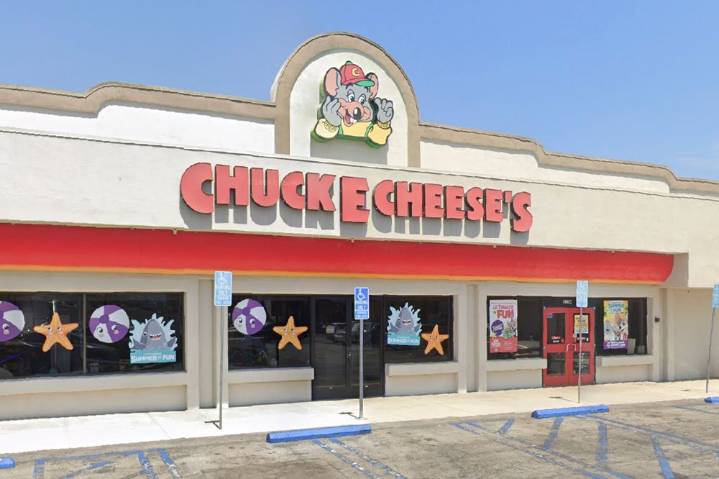 Woman Gets Stuck Inside Chuck E. Cheese Game