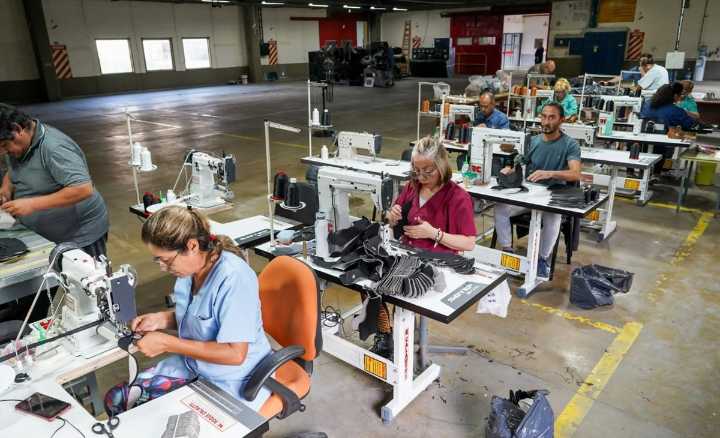 La industria cayó por cuarto mes y retrocede a niveles de hace 18 años