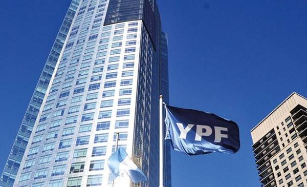 La Justicia de EE UU suspendió la entrega del 51% de acciones de YPF