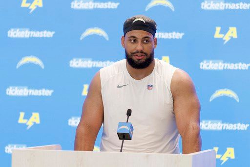 Chargers' Rashawn Slater suffers leg injury weeks after contract extension