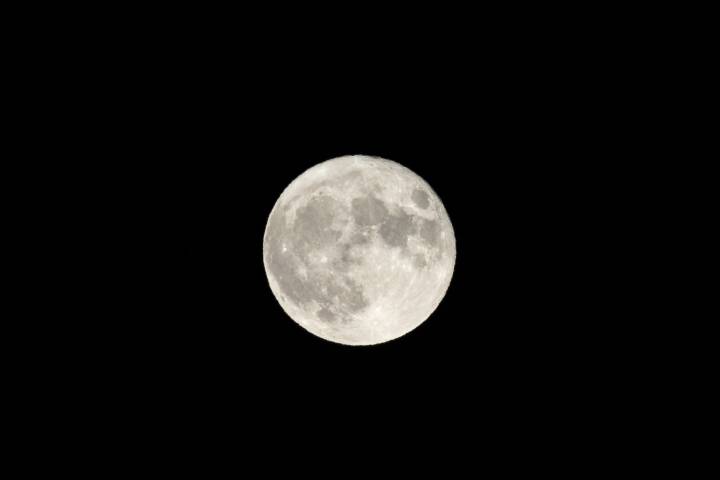 Full moon to peak in Saturday's wee hours