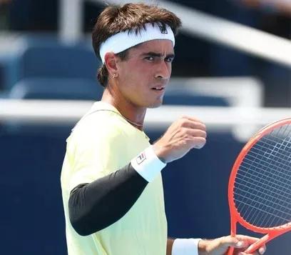 Francisco Comesaña logra una épica remontada y avanza a octavos en Cincinnati