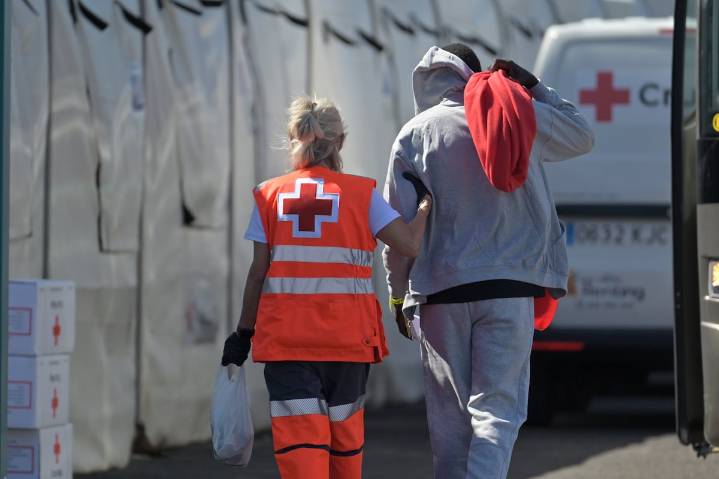 Mauritania localiza al menos 70 cadáveres tras el naufragio de un cayuco que iba rumbo a Canarias