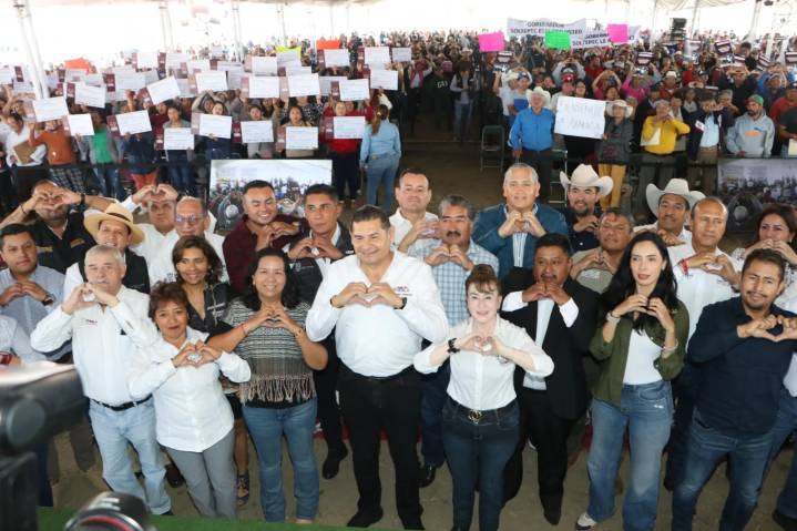 Entrega Alejandro Armenta apoyos al campo poblano, también fortalecerá la reforestación en la microrregión de Acatzingo