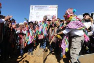 Ministro Vásquez coloca primera piedra de puesto de salud para comunidad en Cusco