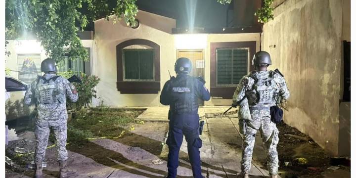 Aseguran armamento, más de 100 kilos de presunta metanfetamina y equipo táctico tras cateo en un domicilio de Culiacán