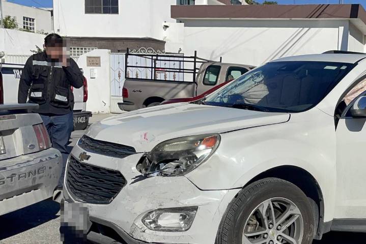 Saltillo: choca sacerdote contra vehículo al ignorar alto en la colonia Los Ángeles
