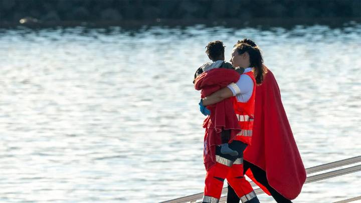 Comienza el reparto de menores migrantes no acompañados desde Canarias a la Península