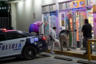 Se roban unas cervezas y disparan a empleado de farmacia Roma que intentó detenerlos