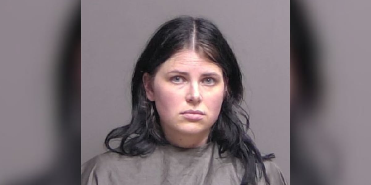 Woman accused of posing as a licensed nurse, treating more than 4,000 patients at hospital