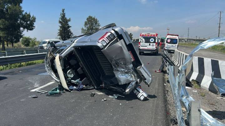 VOLCADURA DE CAMIONETA EN LA AUTOPISTA PEÑÓN