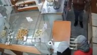 La Plata: dos delincuentes amenazaron a la empleada de una panadería y se llevaron la recaudación del día