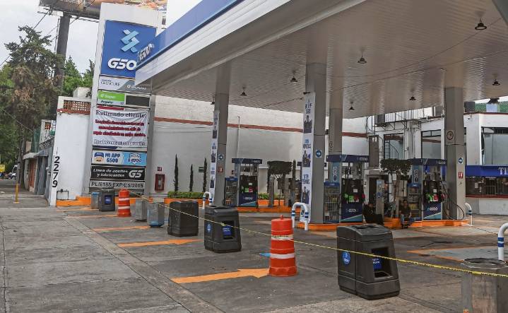 Reportan retraso en abasto de gasolina en Chiapas, Nuevo León y CDMX; escasez de unidades de transporte, la causa
